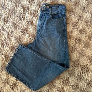 Levi’s High Waisted Straight Jeans